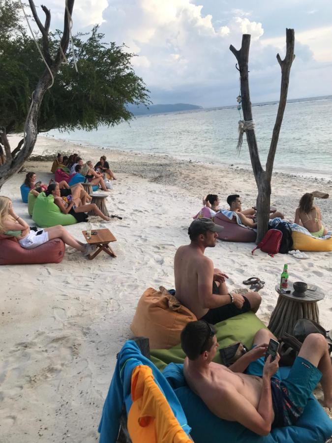 The Exile Sunset Bar & Bungalow Quần đảo Gili Ngoại thất bức ảnh