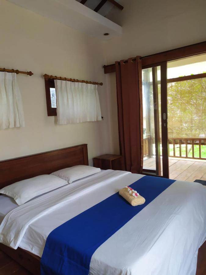The Exile Sunset Bar & Bungalow Quần đảo Gili Ngoại thất bức ảnh