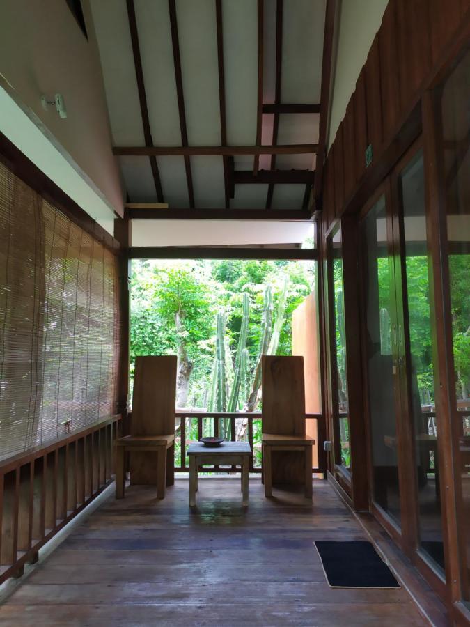 The Exile Sunset Bar & Bungalow Quần đảo Gili Ngoại thất bức ảnh
