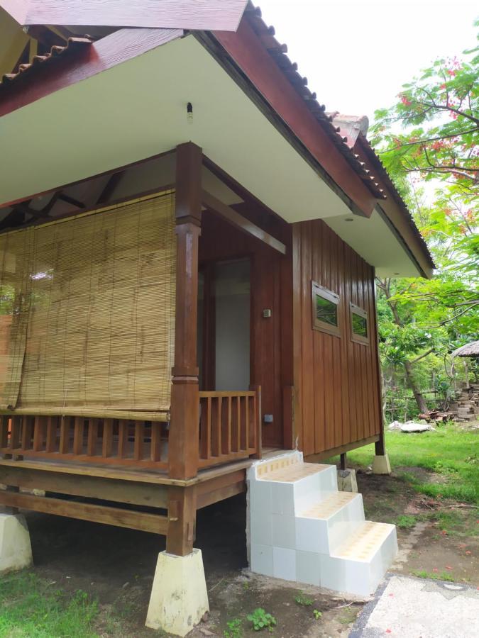 The Exile Sunset Bar & Bungalow Quần đảo Gili Ngoại thất bức ảnh