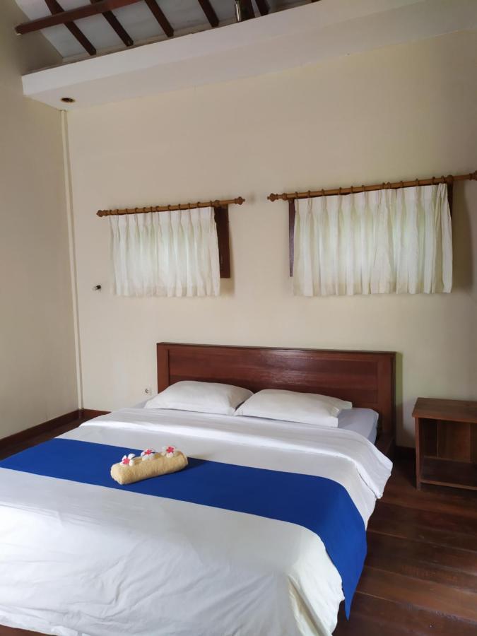 The Exile Sunset Bar & Bungalow Quần đảo Gili Ngoại thất bức ảnh