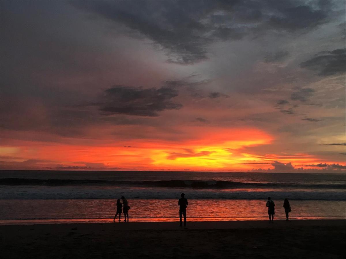 The Exile Sunset Bar & Bungalow Quần đảo Gili Ngoại thất bức ảnh