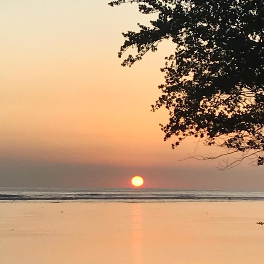 The Exile Sunset Bar & Bungalow Quần đảo Gili Ngoại thất bức ảnh