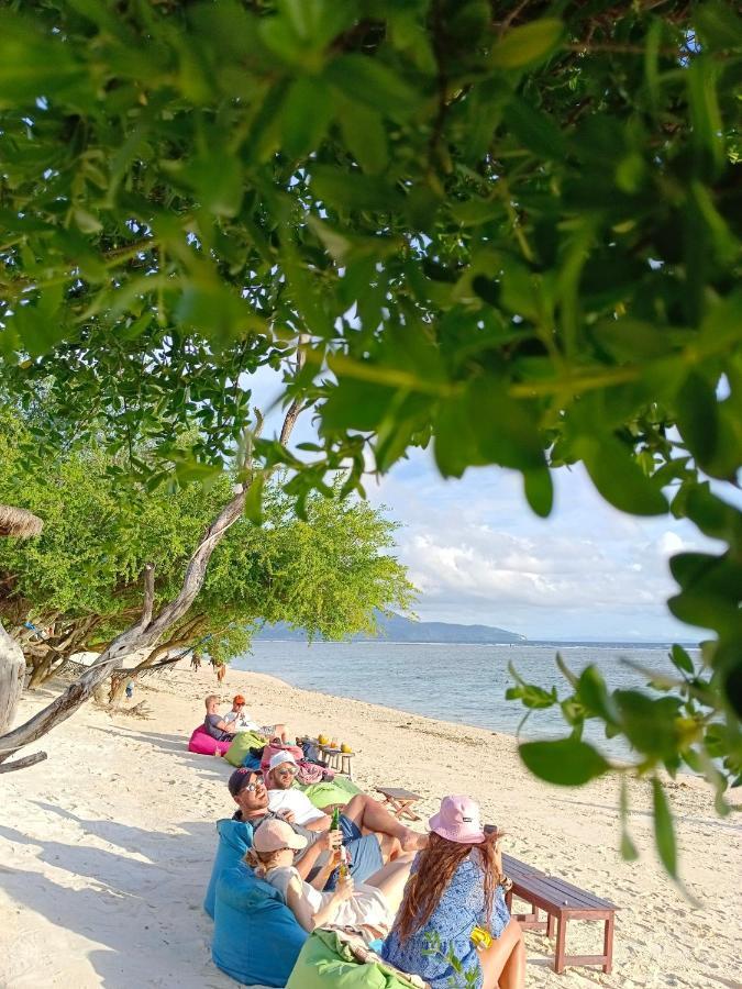 The Exile Sunset Bar & Bungalow Quần đảo Gili Ngoại thất bức ảnh